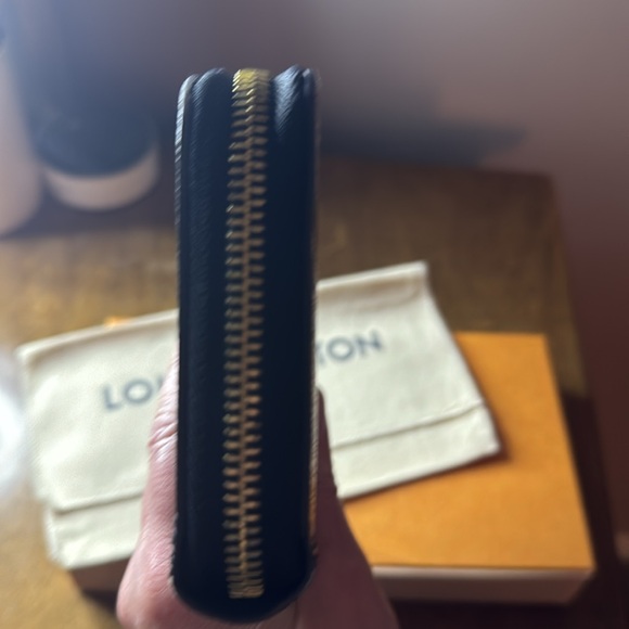 Louis Vuitton Limited Edition Jungle Zippy Wallet!! - Picture 5 of 15